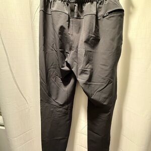 Men’s Lululemon jogger in Dark Grey (M)
